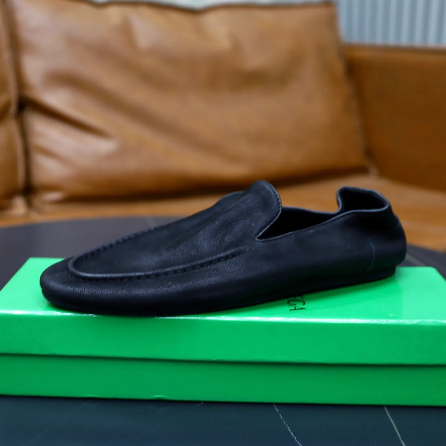 Ex-factory price: 462💰Calf lining【Bottega Veneta】BV classic men's wallet shoes. It is super convenient to carry when traveling. 👍It is made of imported soft calfskin, which is comfortable on the feet and has a luxurious cowhide lining inside. Original original rubber wear-resistant outsole. Matching code: 39-45